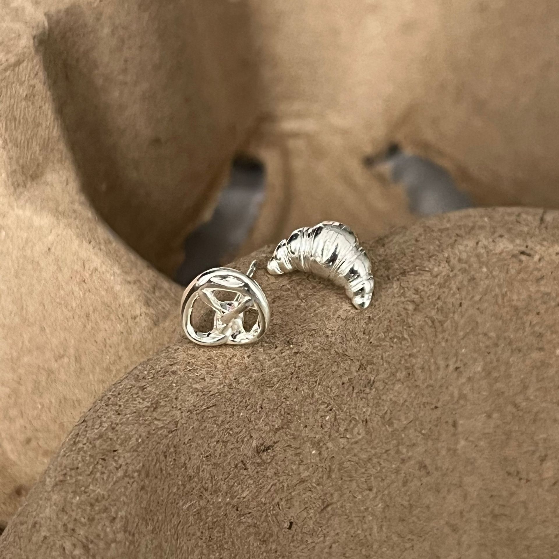 925銀針鹼水牛角包銀色冷淡風簡約輕奢小眾設計感ins風耳環耳釘女