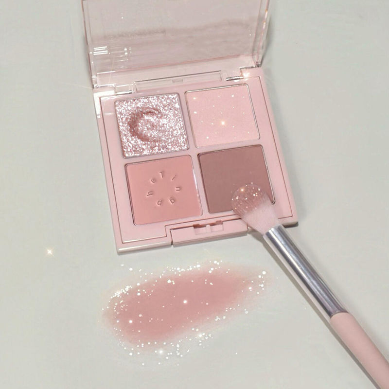 Nueva sombra de ojos de cuatro colores de chica caliente ligeramente borracha, lentejuelas mate, cemento, color tierra, baja saturación, estudiante novato, frío y barato