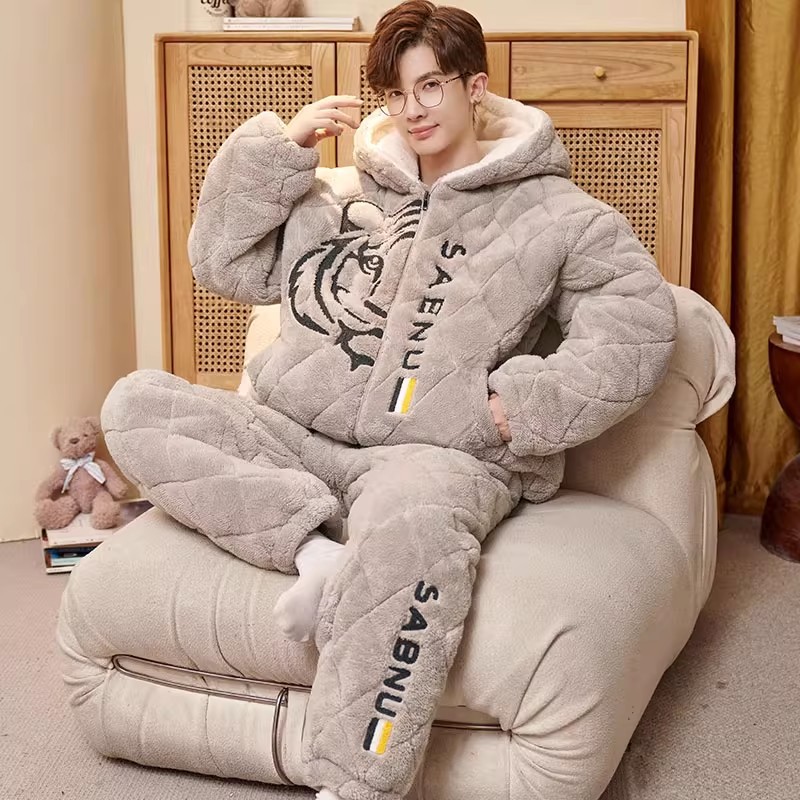2025 New Quilted Pajamas for Men in Winter Three-Layer Thickeneded Fleece-Lined Coral Velvet Warm Cotton Jacket for Boys Home Clothes
