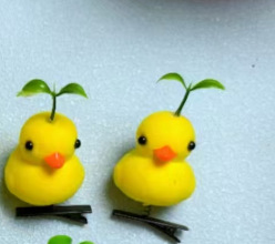 Haarspeld met klavertje vier en gras erop, kleine gele eendjesclip, haaraccessoire voor dames, populair in Mexico en Zuid-Amerika._voghion.com