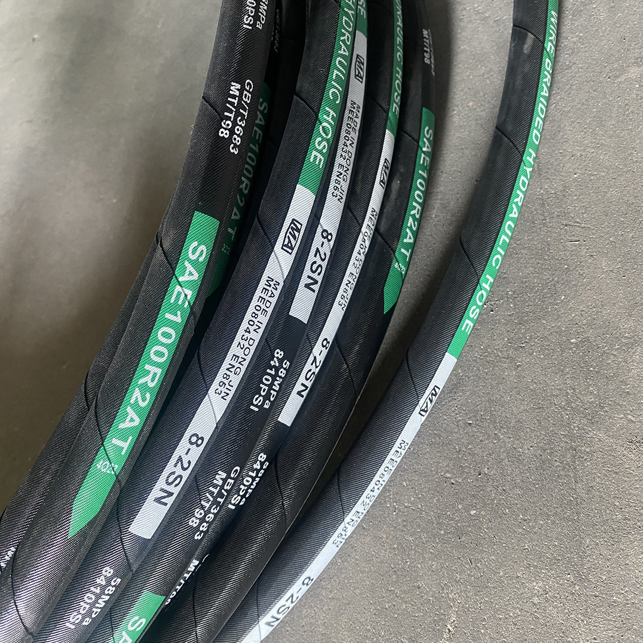 ������ѹ���ܳ���2��Һѹ��˿��SAE100R2AT ��ĥҺѹ��ѹ�͹��ܳ�