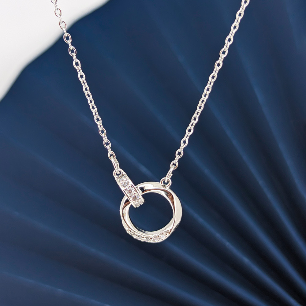 Mobius Necklace for Women, Ins-Style Circular Pendant, Versatile and Simple Titanium Steel Non-Fading Clavicle Chain, Trendy and Unique