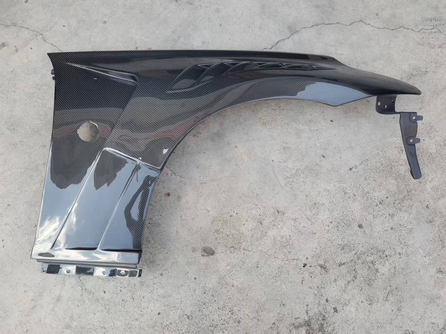 Suitable for Nissan 370Z Modified Lightweight Carbon Fiber Perforated Fender Car Parts Mudguard