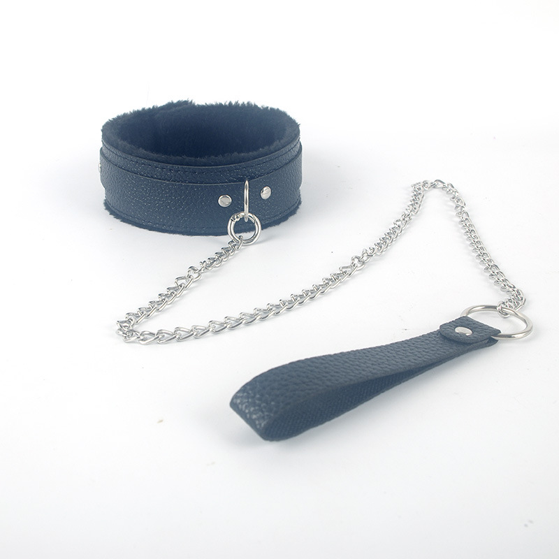 Collier sexy en cuir avec pinces en peluche et harnais de cou_voghion.com