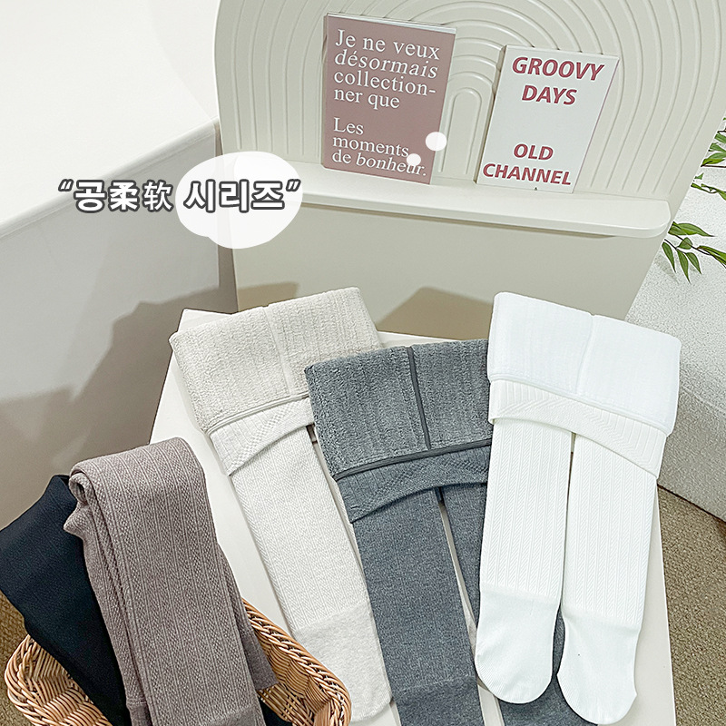 Otoño y invierno niños pantalones más gruesos y calentamiento de terciopelo para niños coreanos vestidos con pantalones de baile de base