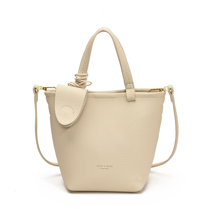 Nicho simple bolso de cesta de verduras de mano para mujeres otoño y invierno 2025 nuevo estilo versátil textura bolso de cubo de transporte de viaje mochila