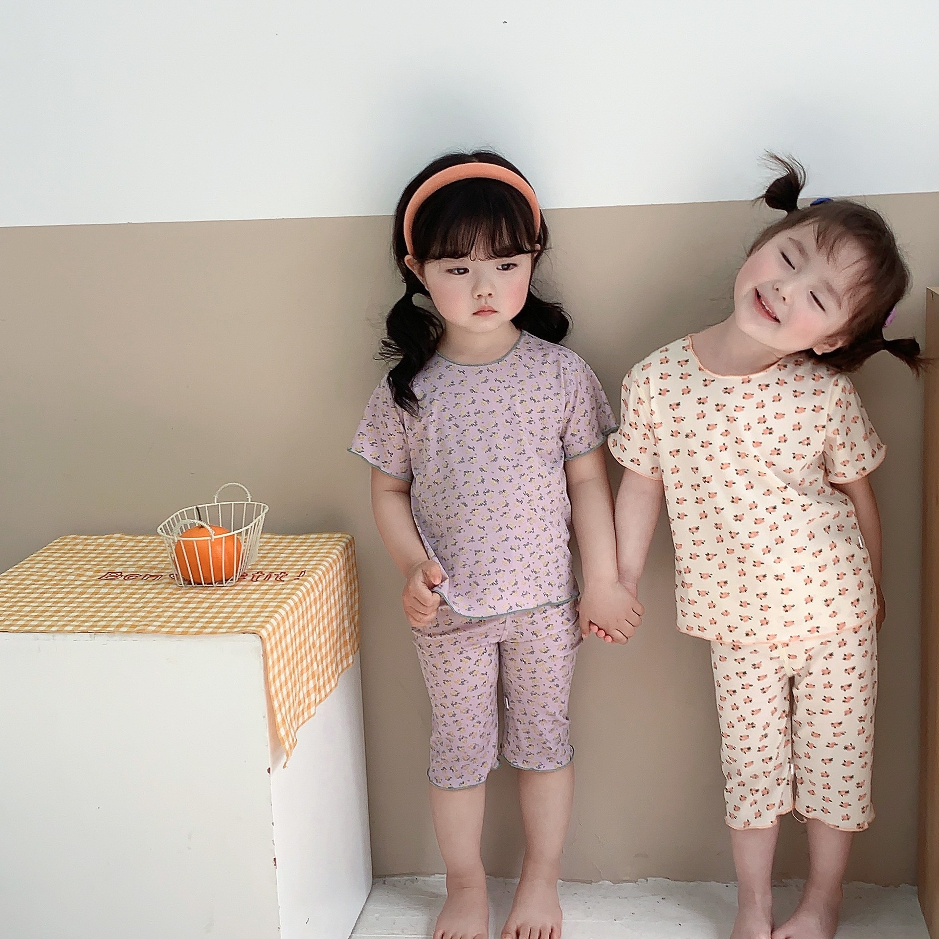 Verano nueva ropa de seda de hielo ropa para niños ropa de hogar para niños y niñas traje de moda de dos piezas conjunto de ropa de aire acondicionado para niños medianos y pequeños