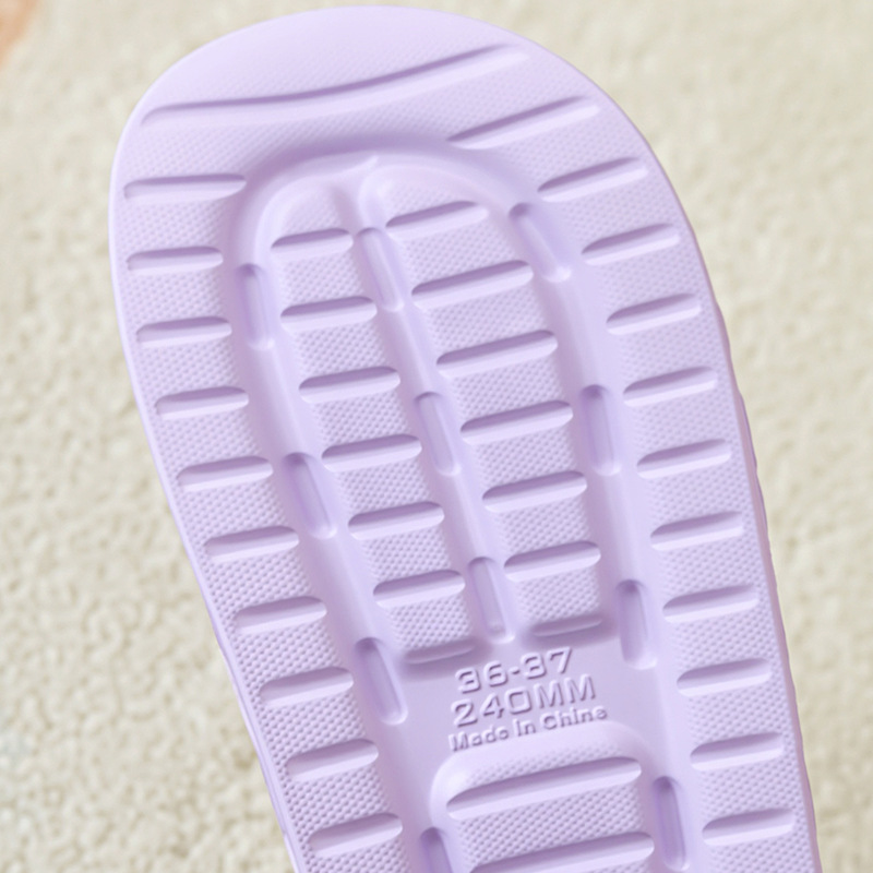 Zapatillas frías de verano para mujeres pequeñas pantallas de oso domésticas con suela suave, zapatillas antideslizantes para hombres