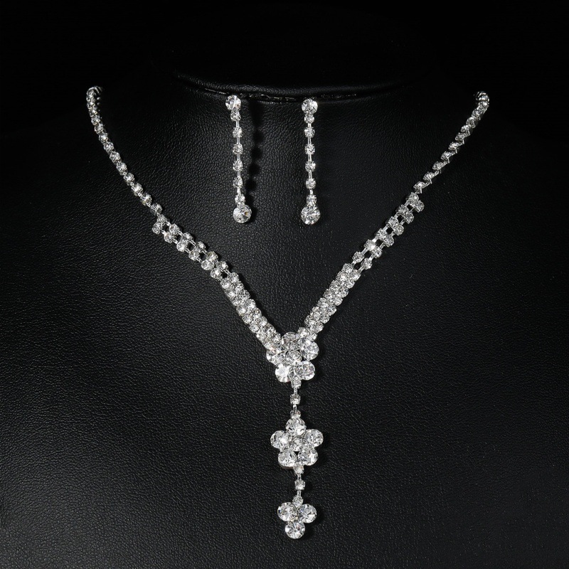 Conjunto de colar e brincos com strass para noiva e eventos_voghion.com