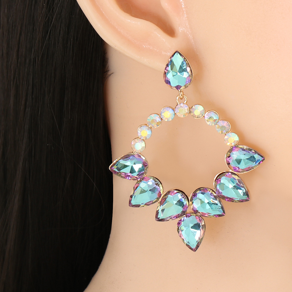 Fashion Diamond-studded Geometric Earrings display picture 24