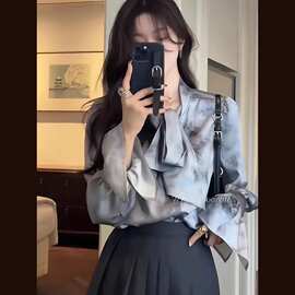 高级感扎染蝴蝶结长袖衬衫女秋季大码胖小众气质显瘦喇叭袖上衣
