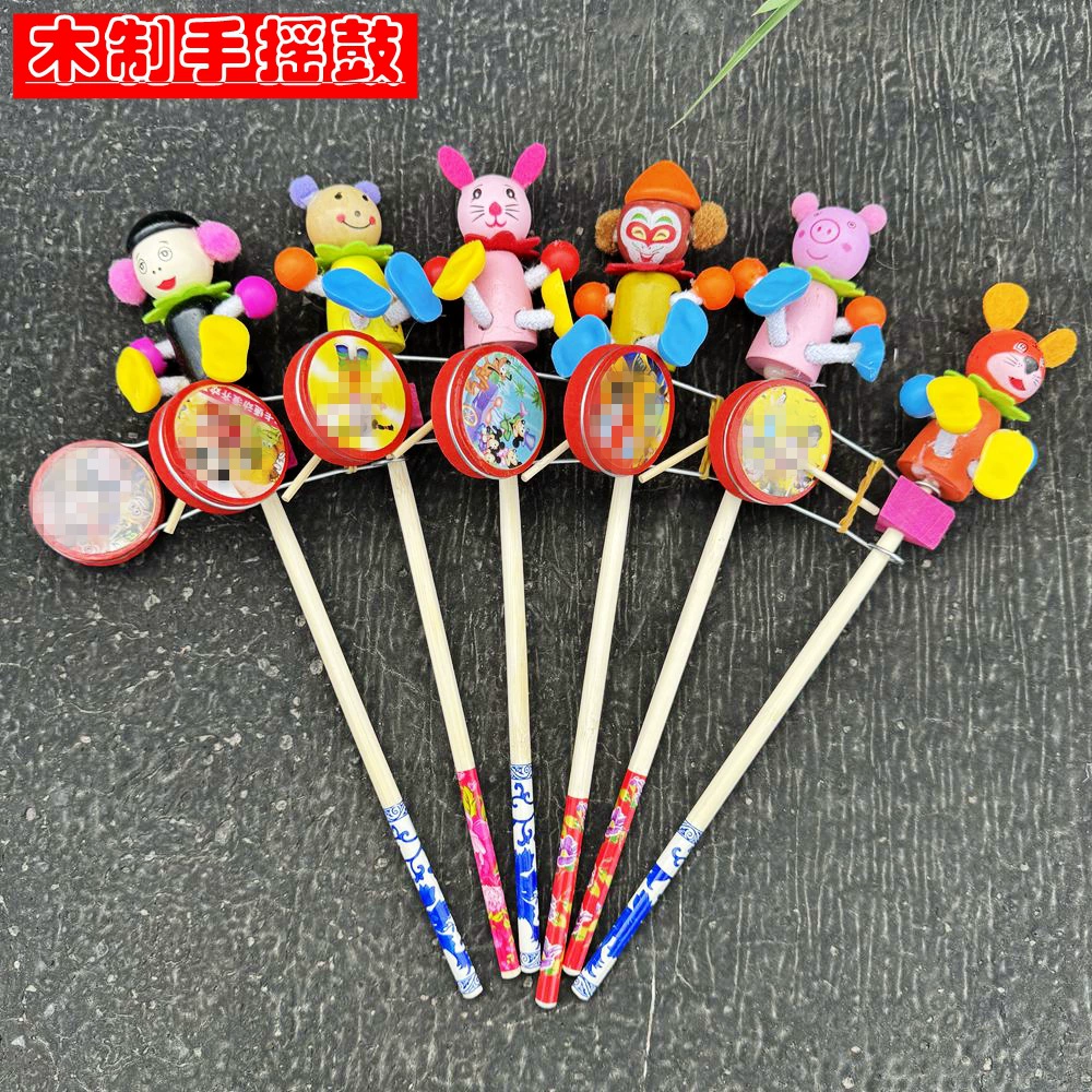 Деревянный ручной барабан, красочный мультяшный барабан-качалка, детская игрушка, погремушка, кукла, деревянный человек, уличный киоск, живописное место, горячая распродажа