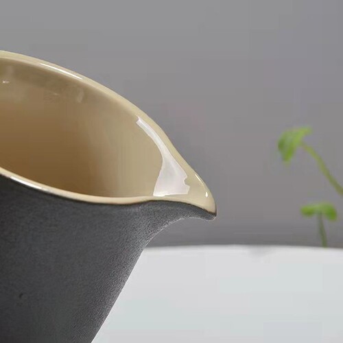 Black Ceramic Chinese-Style Fair Cup & Tea Strainer Set – Simple, Large-Sized Ceramic Tea Server with Teapot Accessory for Kung Fu Tea Ceremony