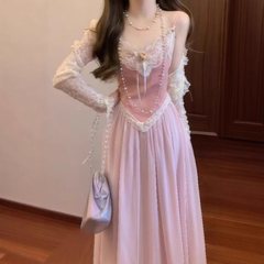 法式温柔风粉色蕾丝拼接吊带连衣裙女夏季新款收腰显瘦绝美长裙子