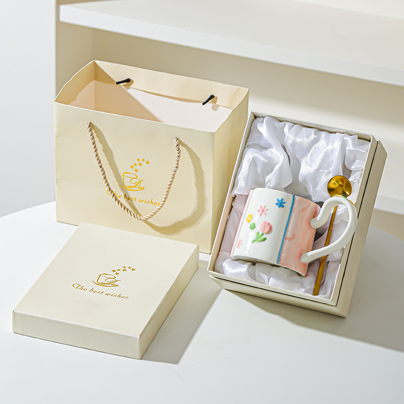 Taza de flores de cerámica para el hogar, taza de mano femenina de alto valor, taza de desayuno, taza de leche de corazón de niña, taza de agua, color bajo vidriado