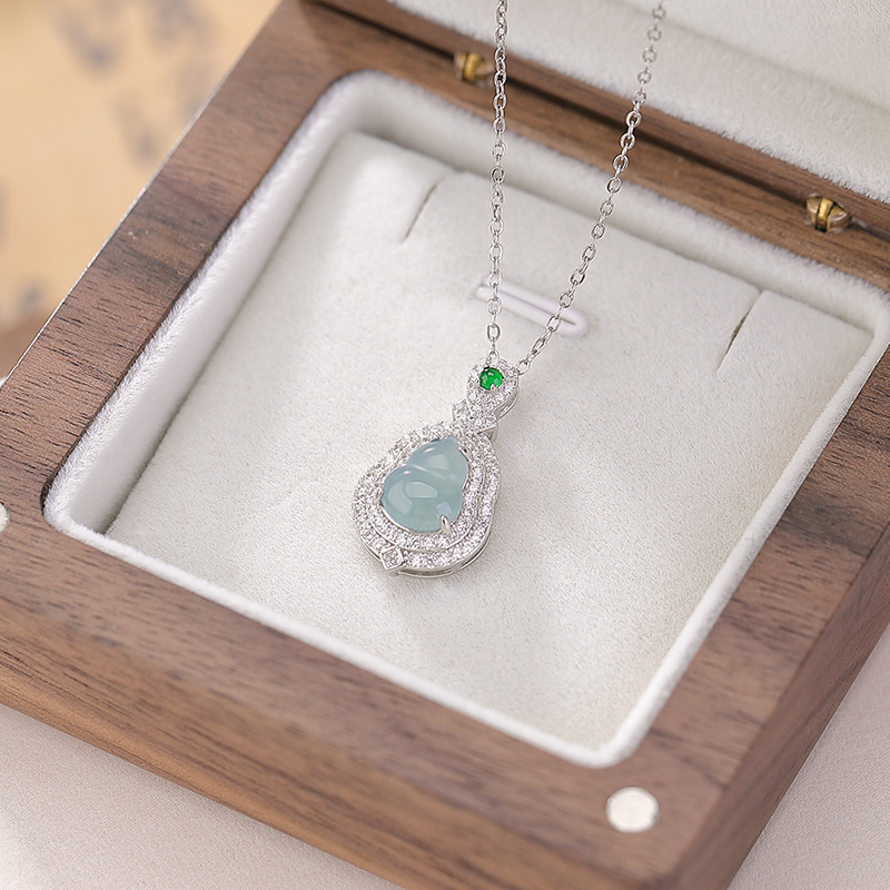 Mặt dây chuyền bạc S925 hình hươu đính đá zircon xanh ngọc lục bảo — Mặt dây chuyền đơn (không có dây chuyền)