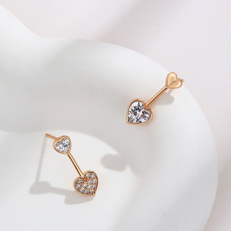 Joyería de Xuping japonés y coreano asimétrico precioso stud pendientes mujeres 18k chapado en oro micro con incrustaciones de circonio pendientes en forma de corazón al por mayor