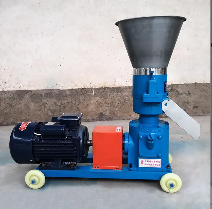 甘肃养殖牛羊草料饲料机家用秸秆畜牧制粒机小型轻便颗粒机