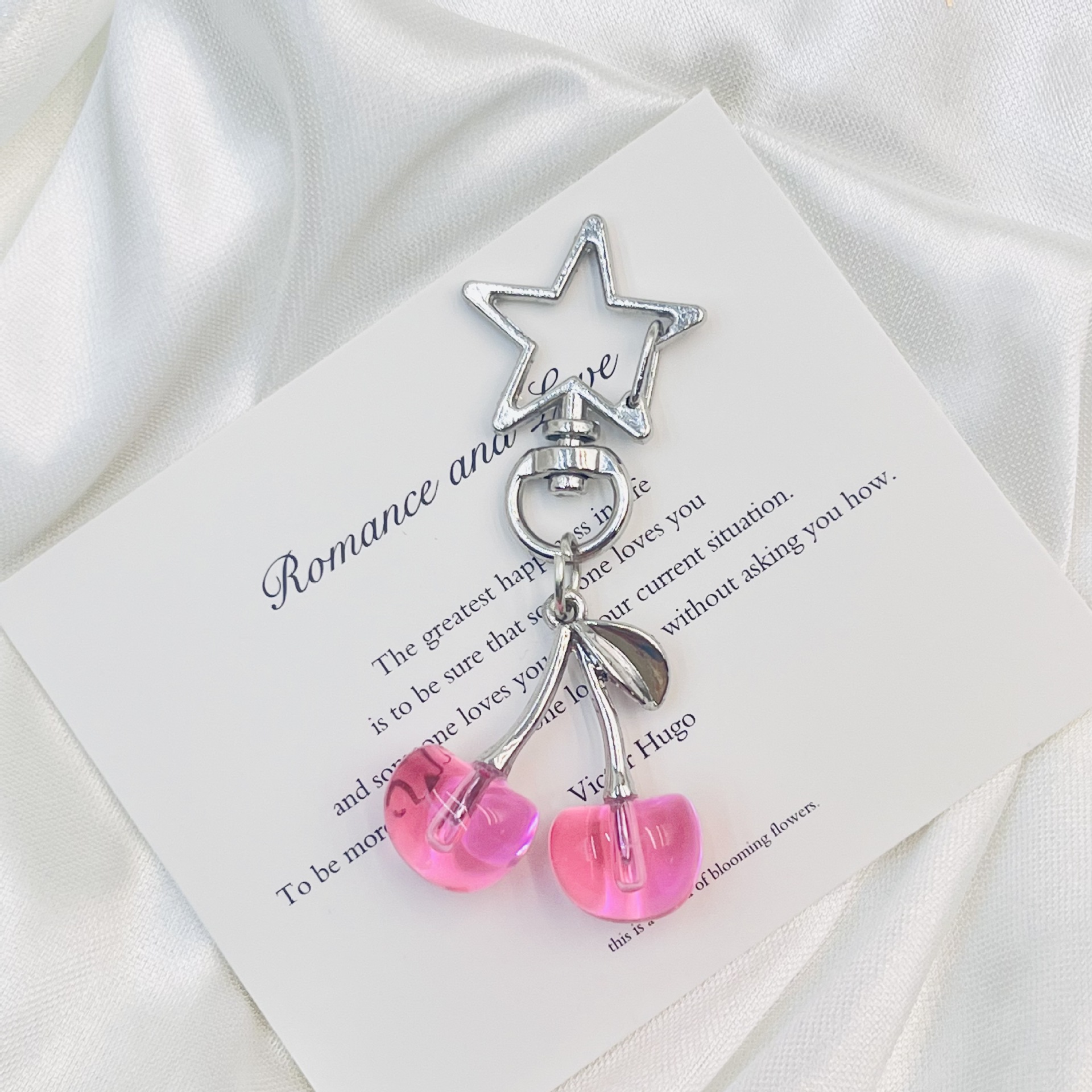 Kreativer Metall-Schlüsselanhänger in Kirschform mit Fünfzackigem Stern, Simulierter Fruchtanhänger, Mädchen-Taschen-Schlüsselring, Niedliche Dekoration, Geschenk – Detail 5