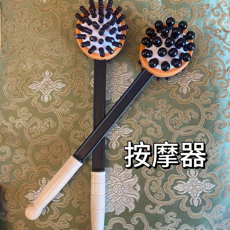 マッサージは木の経絡のハンマーをたたいてマッサージの棒の手持ち式のマッサージ器をたたいてハンマーの肩の背中をたたいて足をたたいて器をたたきます。|undefined