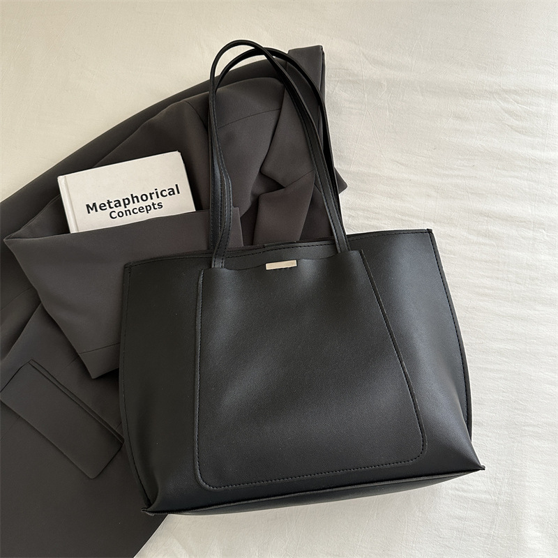 2024 otoño y invierno alta sensación de bolso de transporte de gran capacidad popular este año bolso de hombro de nicho retro bolso de tote