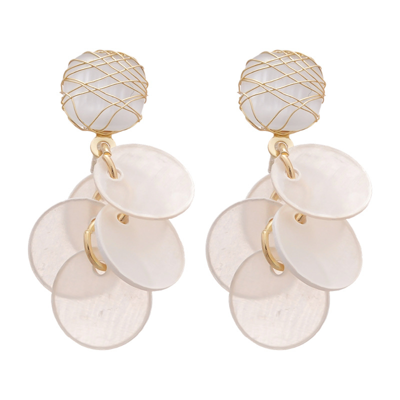 Pendientes de ojo de gato con borla de concha redonda de aguja de plata Pendientes de estilo de vacaciones junto al mar Pendientes de lujo ligero de temperamento de alta calidad para mujer