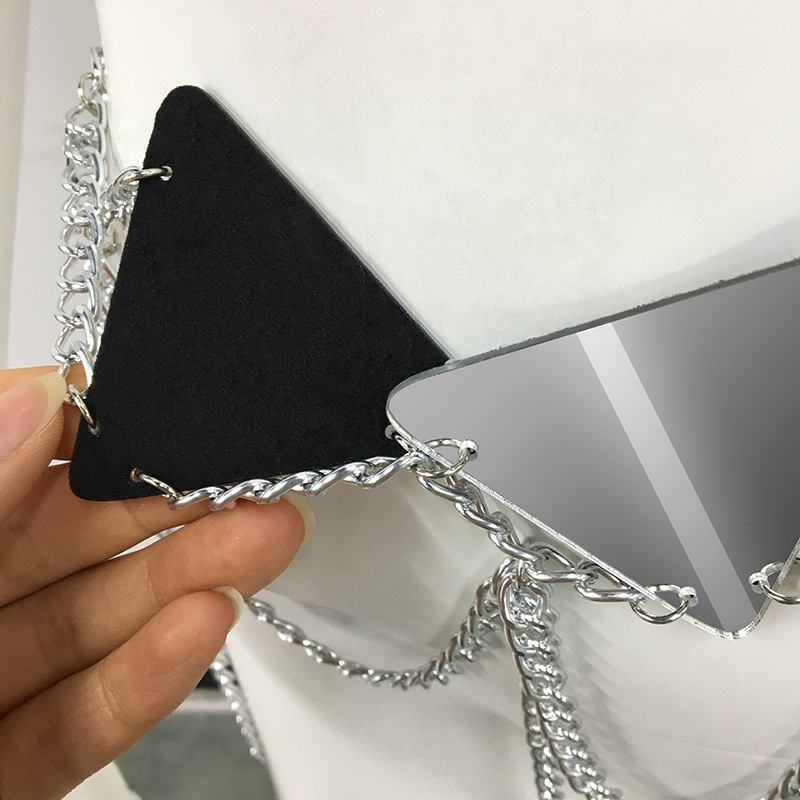 Title 8, Outfit da palco con pannelli a specchio metalli...