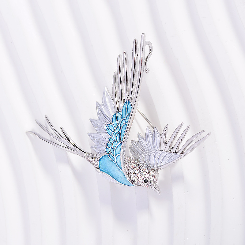 Spilla donna a forma di uccello smaltata con zirconi elegante_voghion.com