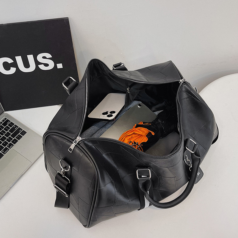 Fashionable trend capacious travel bag to go out