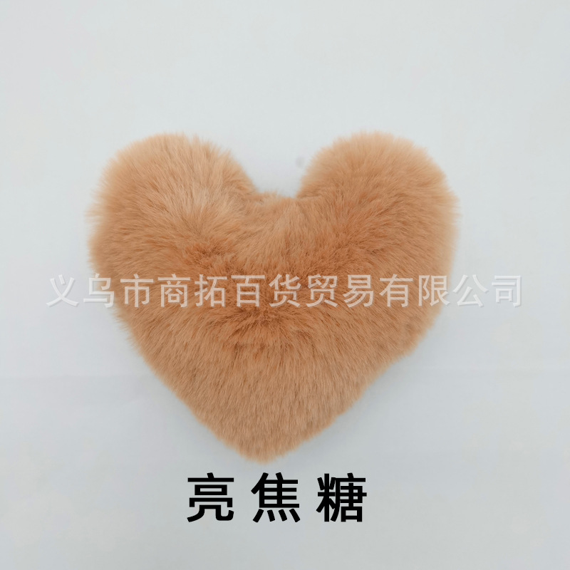 メーカーの現物のぬいぐるみのハート型のキーホルダーの部品8*9cmの毛玉