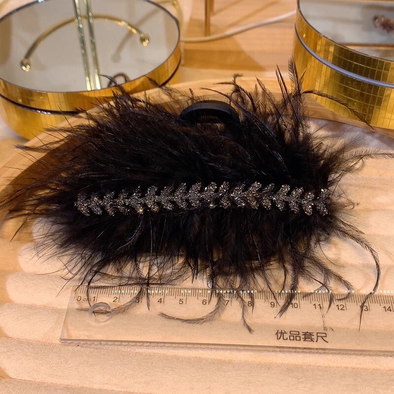 夏の新しいハイエンドオーストリッチぬいぐるみヘアクリップ女性のための大型サメクリップ黒羽グリッパー頭飾りクリップ|undefined