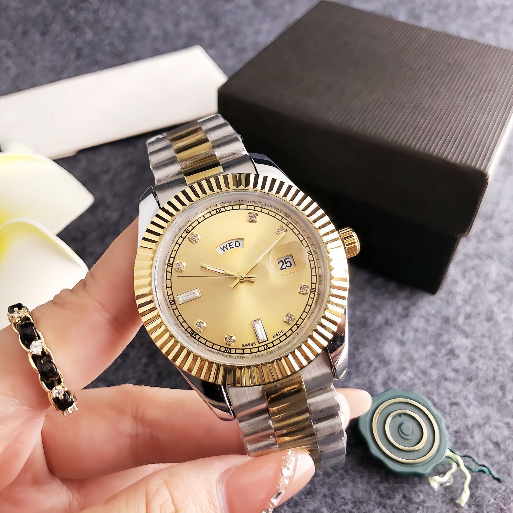 Watch 2025 New Model Men's Calendar Fashion Steel Band Men's Simple Elegant Light Luxury High-End Business Men's Watch Wristwatch