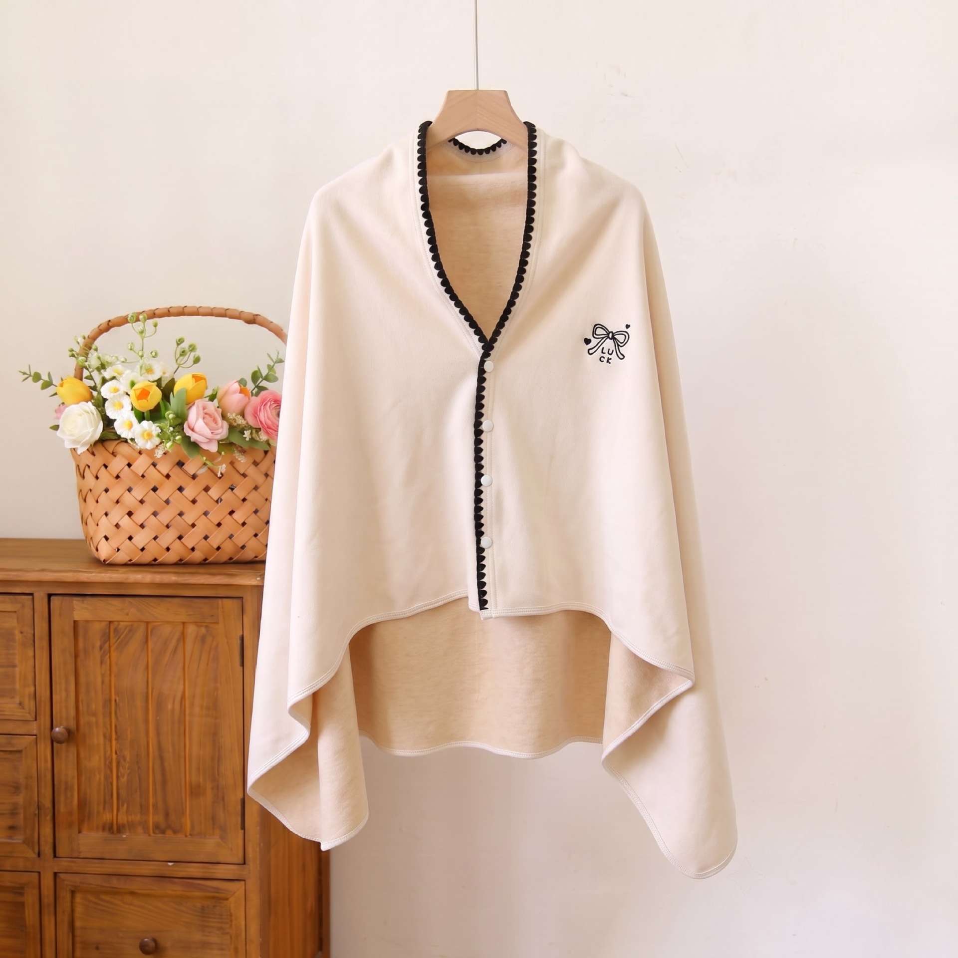 Maternity shawl, women's scarf, new style thick fleece cape for breastfeeding, warm shawl for air-conditioned rooms