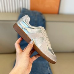 2025 春の新本革トレーニングシューズシルバートレンディな靴フラット快適なカジュアルシューズスポーツシューズ多用途通気性の女性の靴