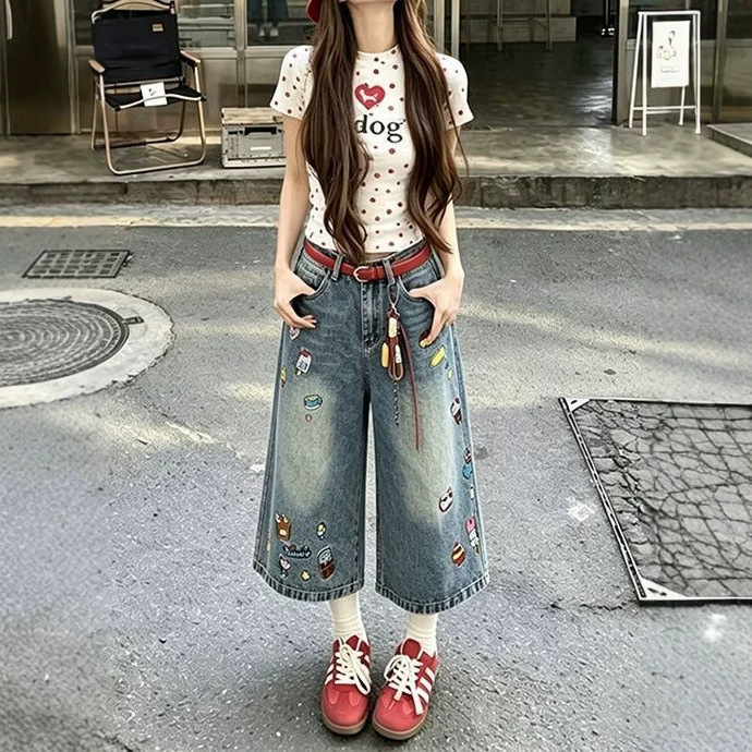 American-Style Cartoon Embroidered Cropped Jeans for Women, Summer 2026 Design, Loose Straight-Leg Mid-Length Shorts American-Style Cartoon Embroidered Cropped Jeans for Women, Summer 2026 Design, Loose Straight-Leg Mid-Length Shorts