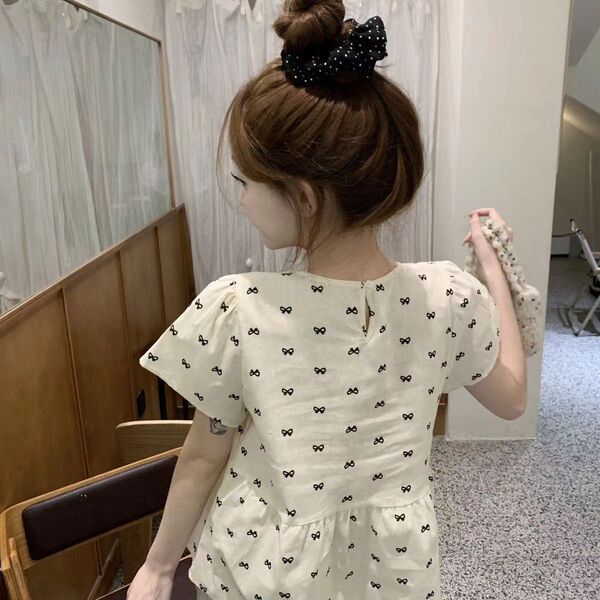 Summer shirt with a round collar with bow