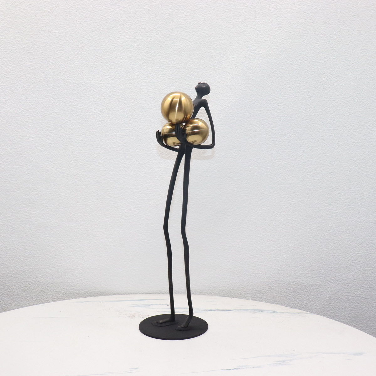 Luz moderna modelo de lujo sala de estar decoración suave bola personaje escultura decoración Hotel sala de exposiciones decoración de Arte de metal