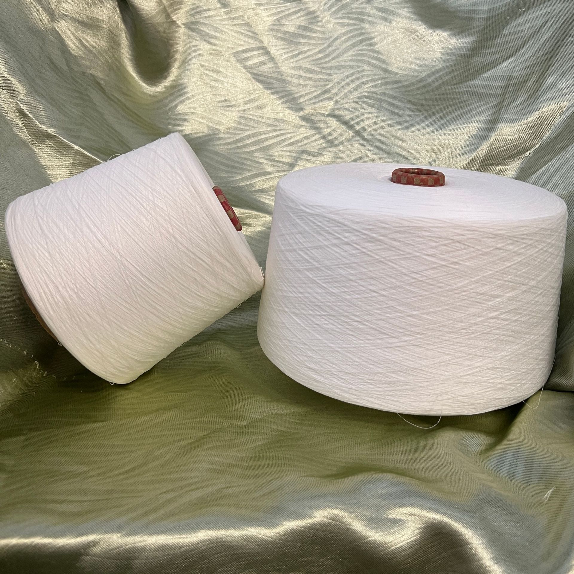 供应T65/R35环锭纺涤粘竹节纱21支 涤粘竹节纱21S 竹节纱线