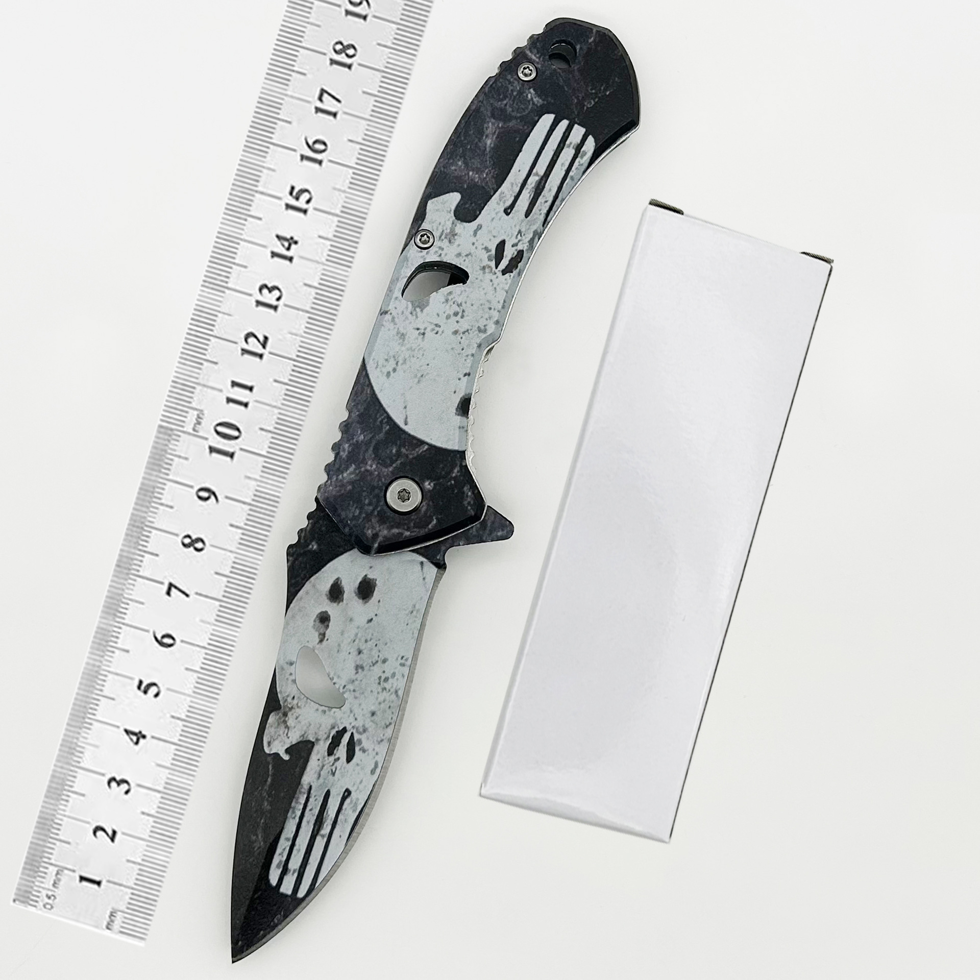 3D骷髅头手柄户外折叠刀随身野营便携战术口袋刀阳江产可折叠