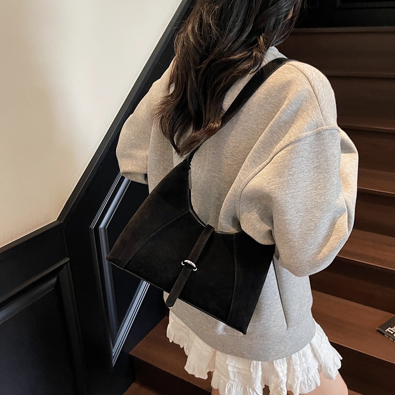 Bolsos de seda de alta calidad para mujeres otoño y invierno 2025 nuevos bolsos de bolsillo de viajes retro, bolsos de hombro de moda universal