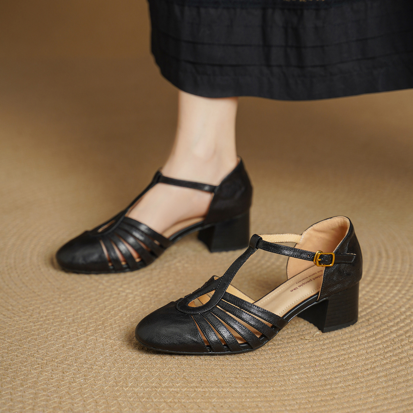 Sandal nữ da cừu bện quai chữ T mũi kín gót 4 cm — đen