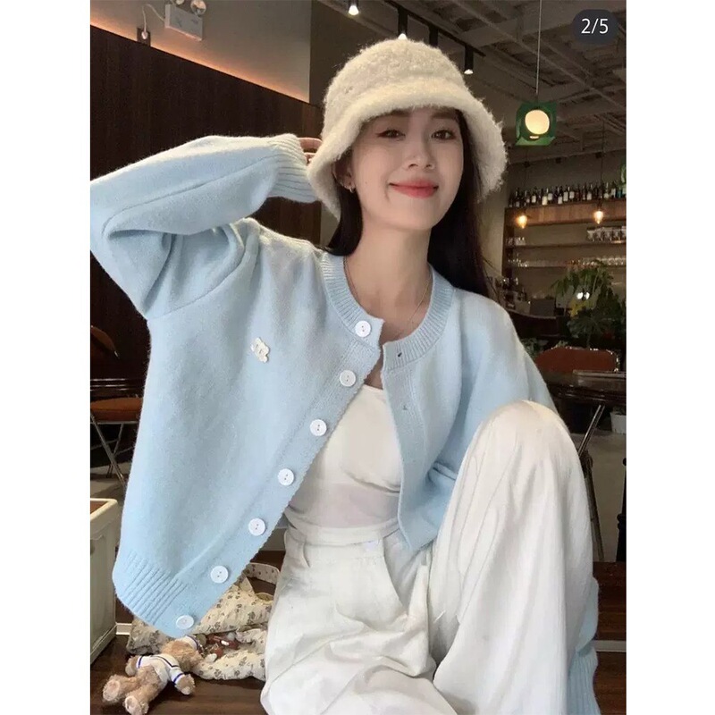 Blue cardigan sweater for women, 2026 autumn/winter new collection, gentle style, simple knit, high-end feel, soft and comfortable, suitable for petite figures