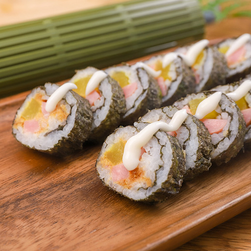 Cross-border Japanese high-end sushi roll curtain home sushi mold set food-grade plastic kitchen small tools wholesale