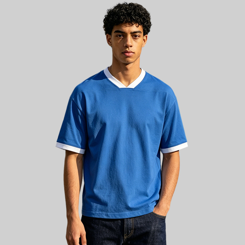 2026 marcas de marea de verano corto de cuello en V camiseta de hombre de manga corta de color juvenil bordado de algodón casual de hombre