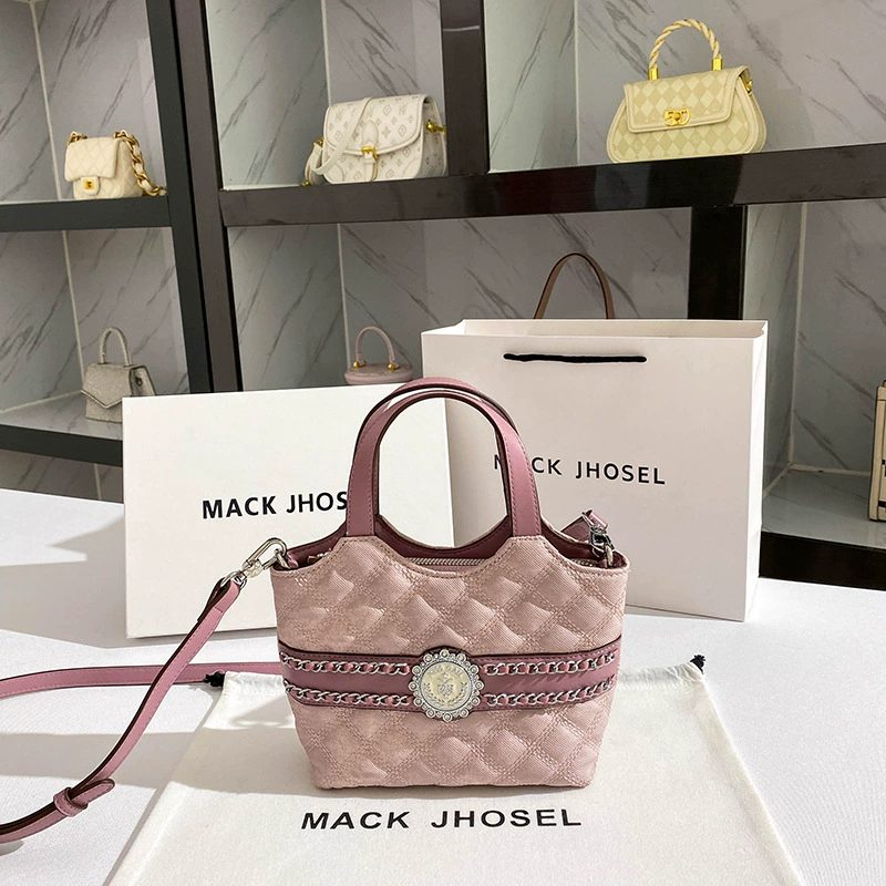 Небольшая вместительная сумка, корзина, в стиле Chanel