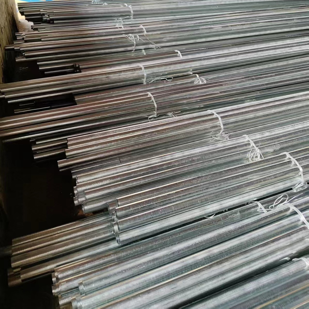 JDG管KBG线管金属预埋走线管电气穿线管电工镀锌电线管子钢管厂家