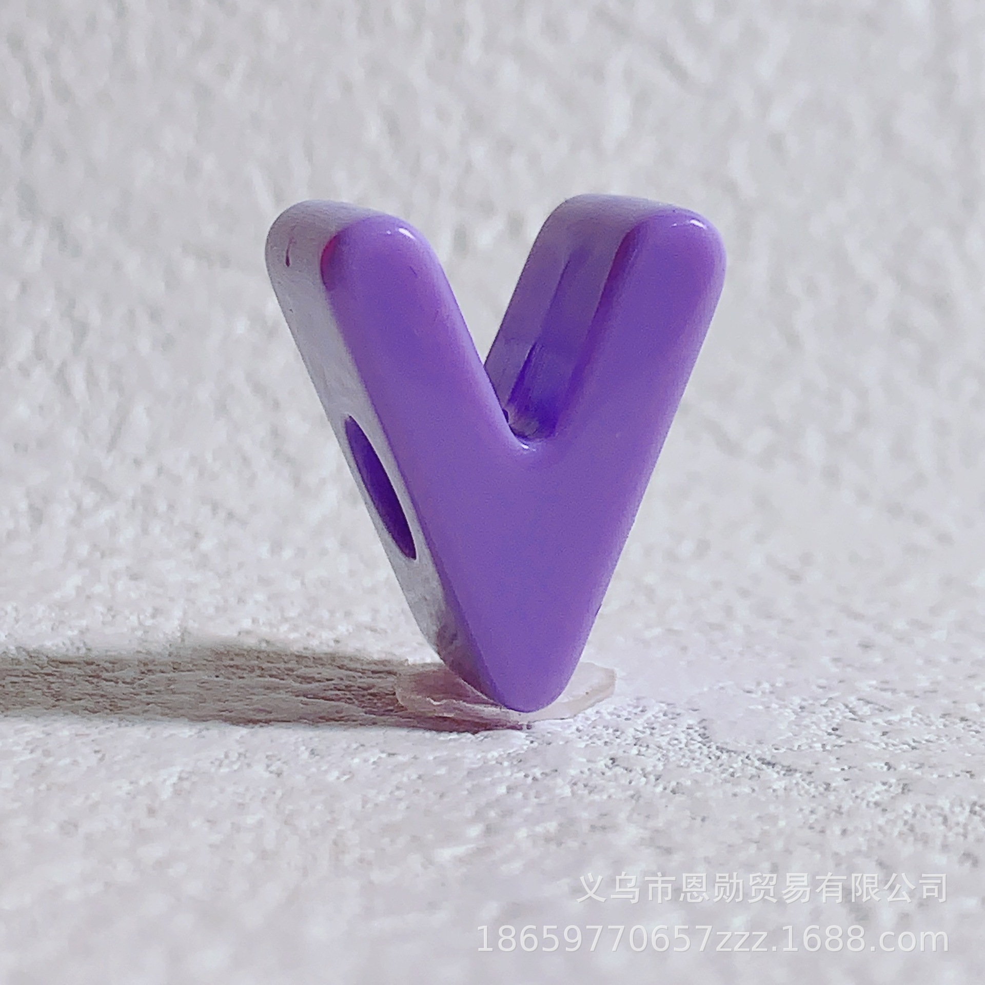 V (light purple)