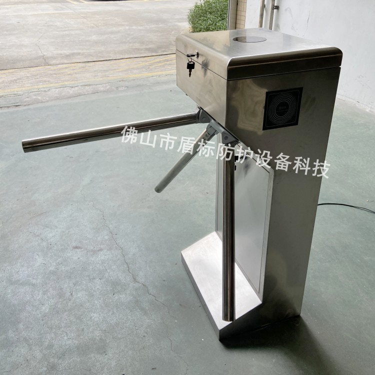 盾标防护进出口门禁三辊闸 立式单机芯三辊闸 机械式手推三杆闸
