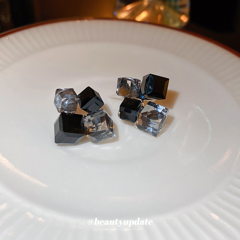 Pendientes cuadrados de cristal artificial irregular con aguja plateada, pendientes geométricos de alta gama, versátiles para el día a día, para mujer