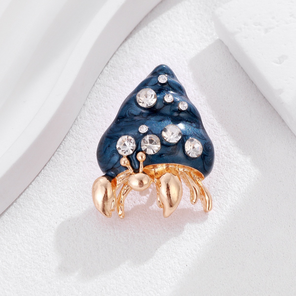Korean-Style Creative Alloy Enamel Hermit Crab Shell Brooch, Fashionable and Versatile Women's Clothing Accessory Pin